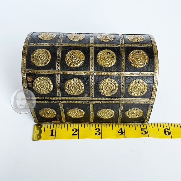 Trinket Box Wooden Pirate Chest Hinged Top Jewelry Box Gold Brown Vintage - Picture 5 of 10